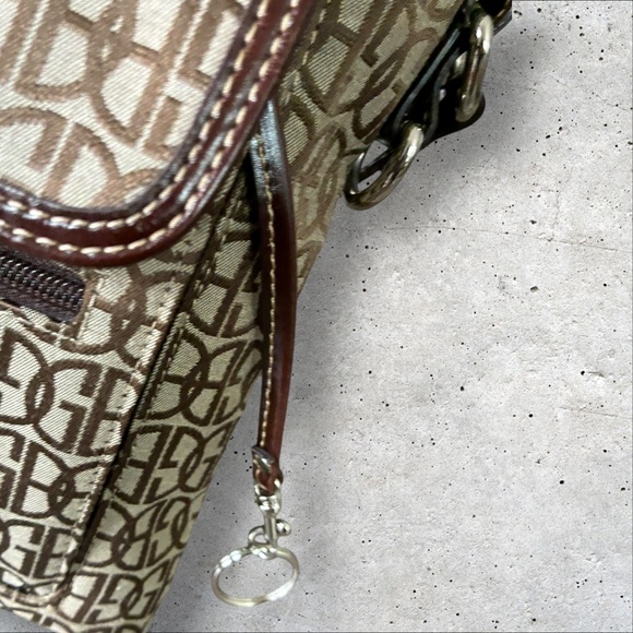 Giani Bernini Signature Shoulder Bag EUC Retails $125 - Picture 9 of 14